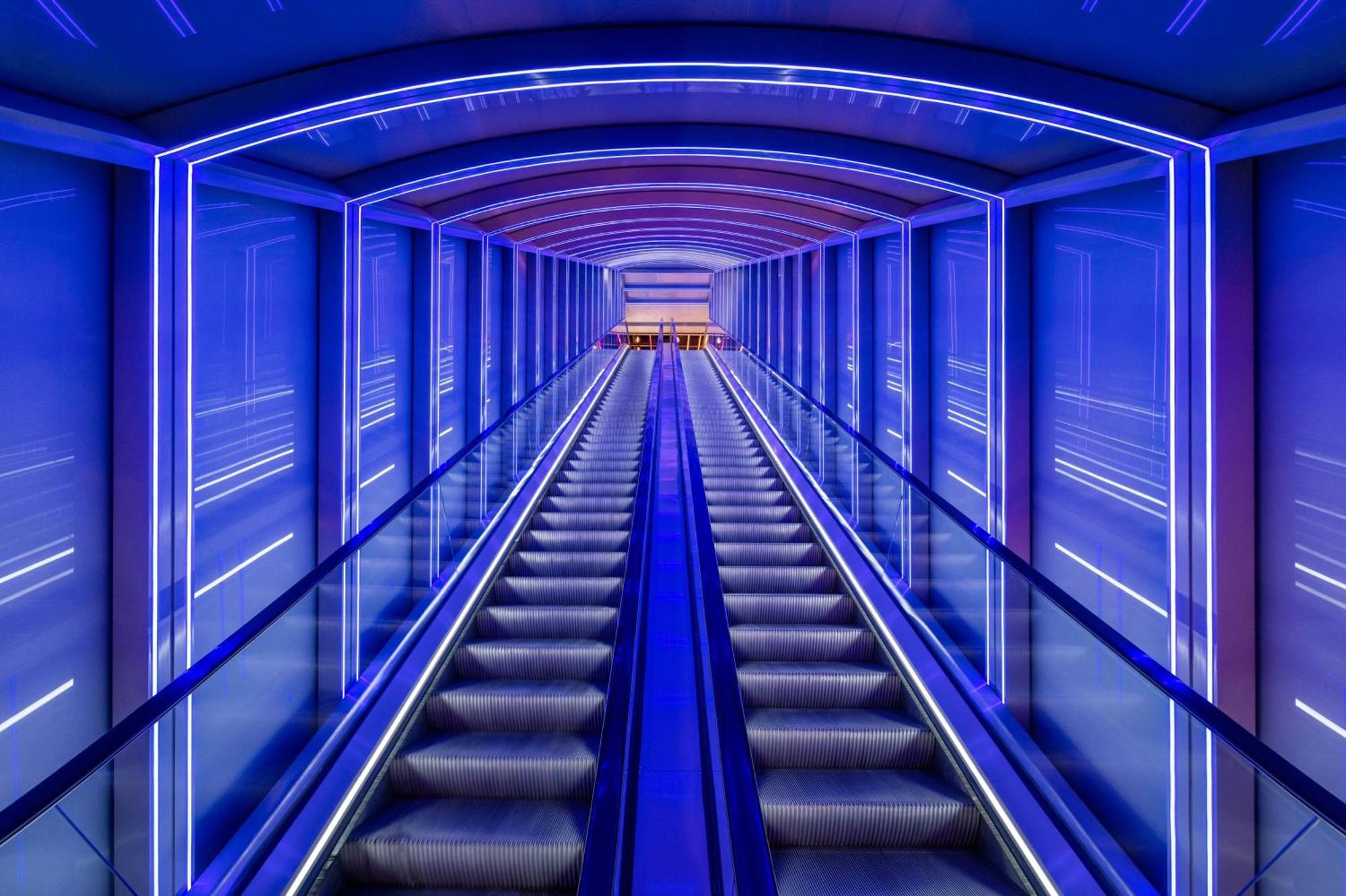 W Sydney Ξενοδοχείο Εξωτερικό φωτογραφία The escalator at the entrance of the hotel