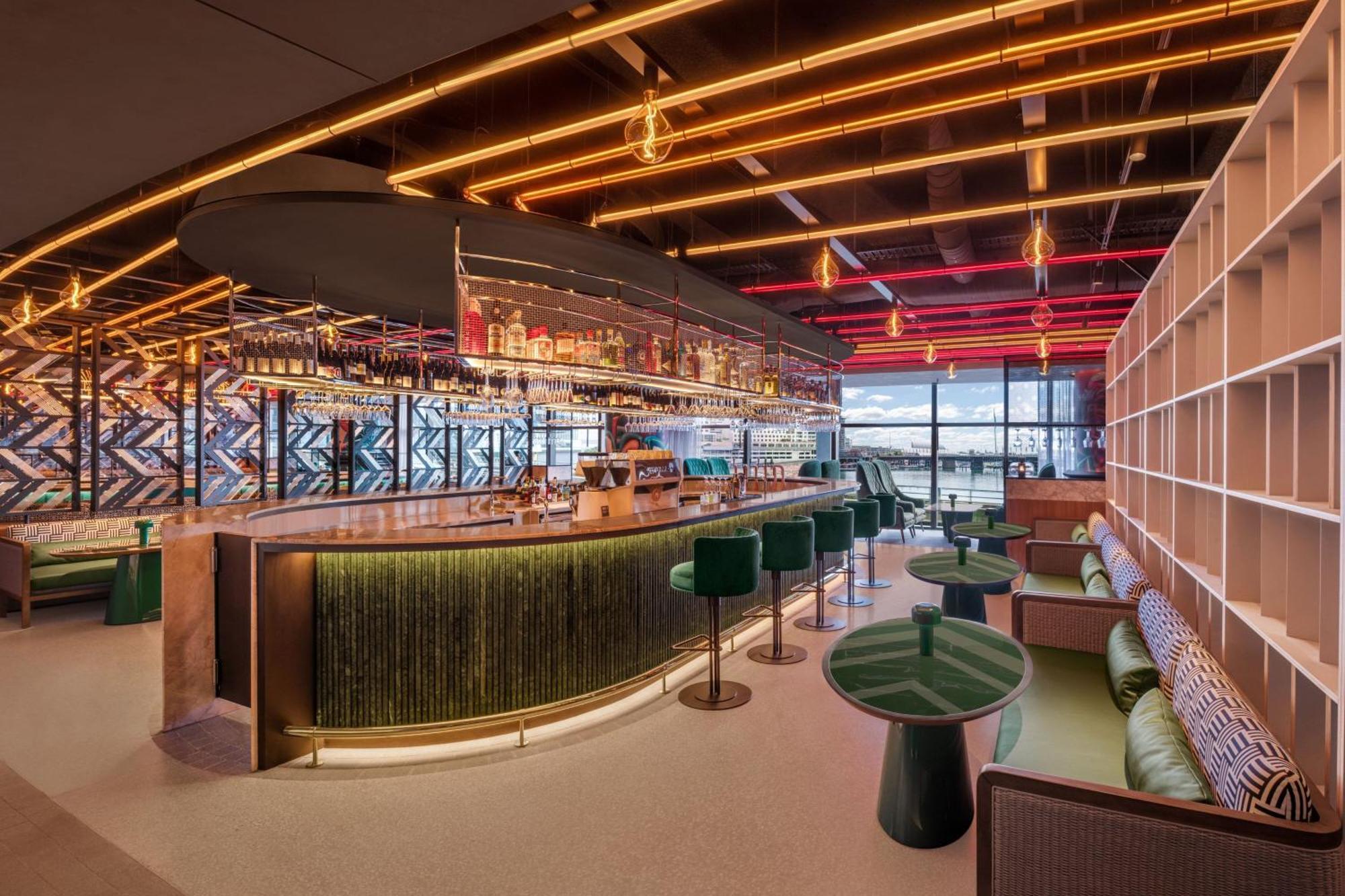 W Sydney Ξενοδοχείο Εξωτερικό φωτογραφία The bar at the Virgin Atlantic Clubhouse at Heathrow Airport